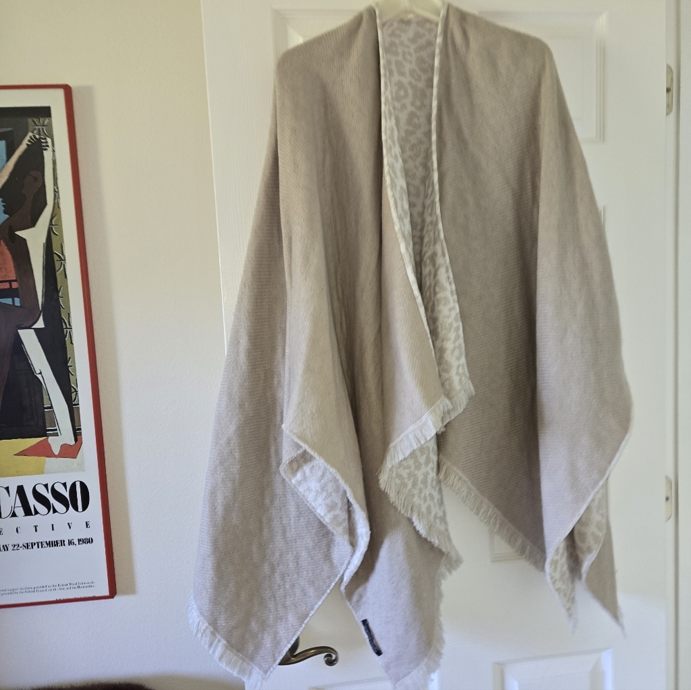 Banaba Republic Reversible Wrap